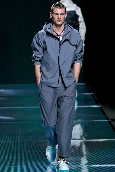 Look 12